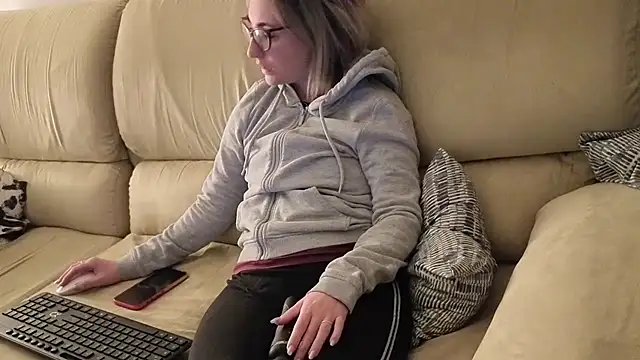 Snapshot of sexy_blondie92 chatting on 19, 3, 2026 sexy blondie92 online show from 19, 3, 2026