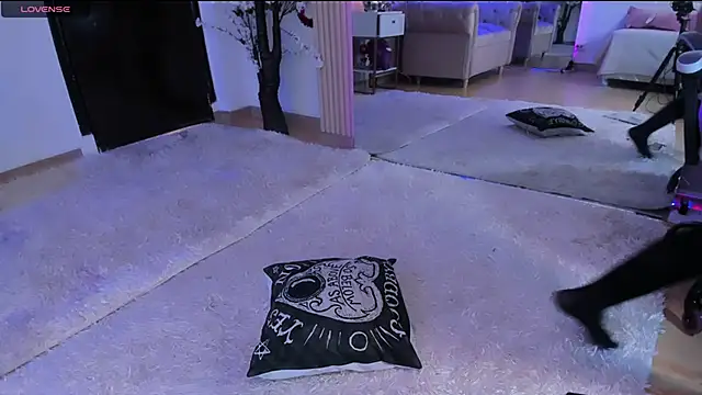 zephirahabney online show from 8, 3, 2025