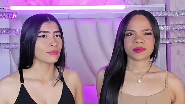 Snapshot of siara_and_zoe chatting on 7, 4, 2026 siara and zoe online show from 7, 4, 2026