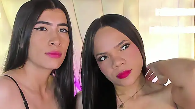 Snapshot of siara_and_zoe chatting on 2, 6, 2026 siara and zoe online show from 2, 6, 2026