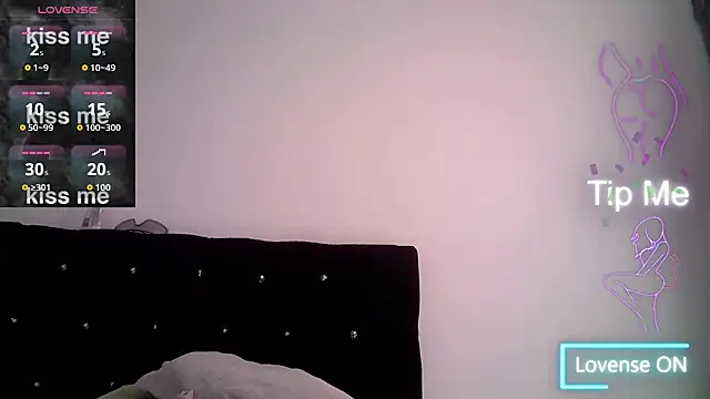 Izury Blondee online show from 6, 11, 2025