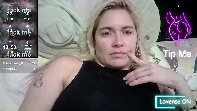 Izury Blondee online show from 10, 11, 2025