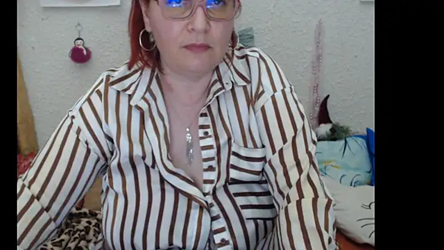 Snapshot of PlayfullMature chatting on 25, 10, 2025 PlayfullMature online show from 25, 10, 2025