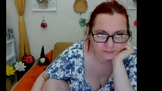 Snapshot of PlayfullMature chatting on 28, 10, 2025 PlayfullMature online show from 28, 10, 2025