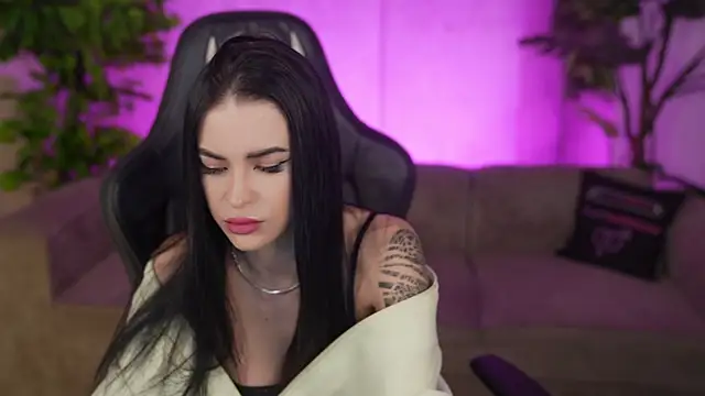 Snapshot of Tina_Breeze chatting on 4, 4, 2026 Tina Breeze online show from 4, 4, 2026