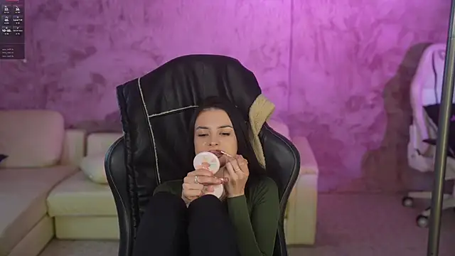 Snapshot of Tina_Breeze chatting on 9, 4, 2026 Tina Breeze online show from 9, 4, 2026