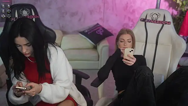 Snapshot of Tina_Breeze chatting on 23, 4, 2026 Tina Breeze online show from 23, 4, 2026