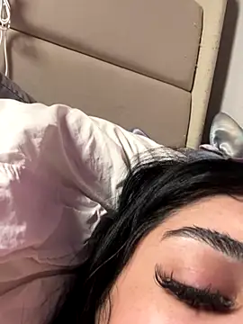 ThickerThanYoBitch online show from 13, 10, 2025