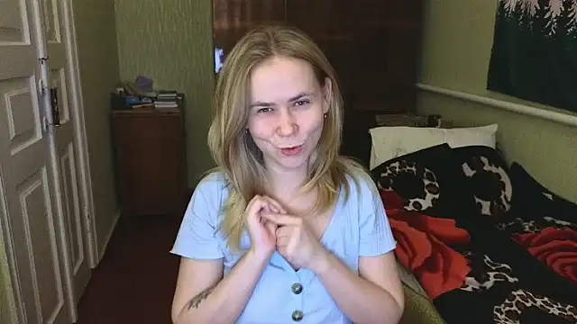 Snapshot of Riley_Roo chatting on 7, 12, 2024 Riley Roo online show from 7, 12, 2024