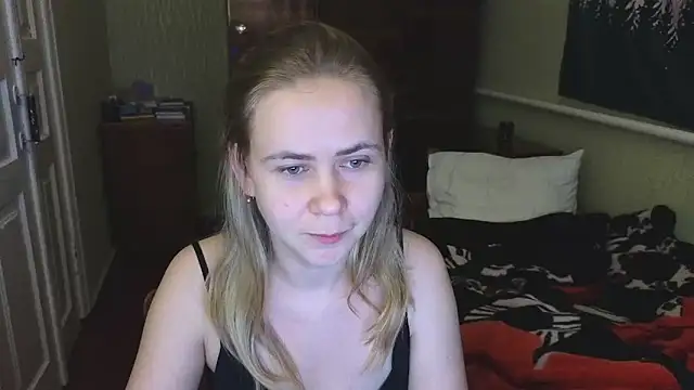 Snapshot of Riley_Roo chatting on 11, 12, 2024 Riley Roo online show from 11, 12, 2024