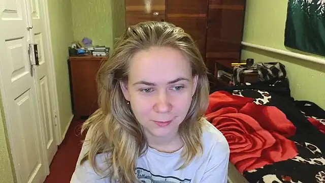 Snapshot of Riley_Roo chatting on 13, 12, 2024 Riley Roo online show from 13, 12, 2024