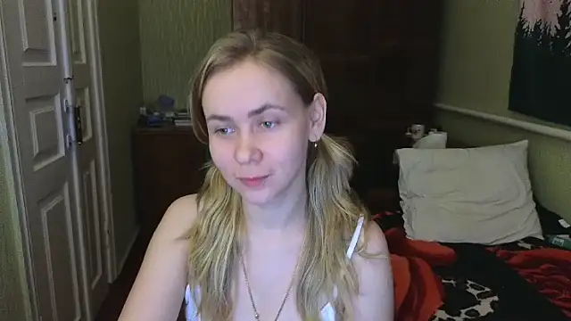 Snapshot of Riley_Roo chatting on 14, 12, 2024 Riley Roo online show from 14, 12, 2024