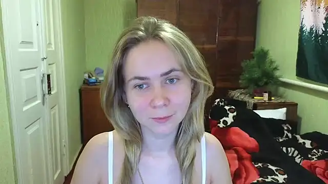 Snapshot of Riley_Roo chatting on 15, 12, 2024 Riley Roo online show from 15, 12, 2024