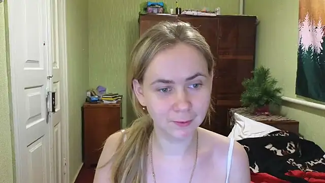 Snapshot of Riley_Roo chatting on 18, 12, 2024 Riley Roo online show from 18, 12, 2024