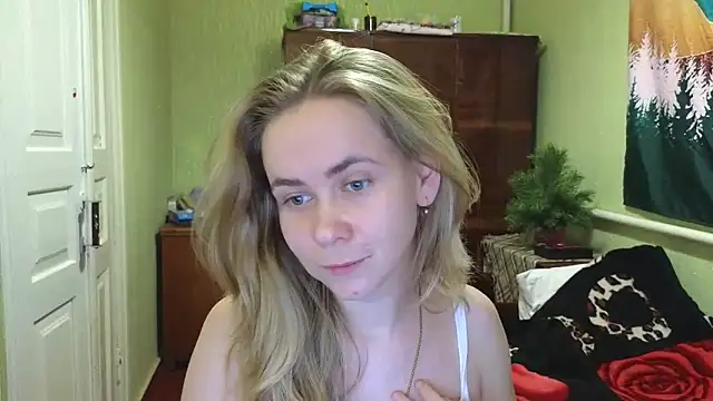 Snapshot of Riley_Roo chatting on 19, 12, 2024 Riley Roo online show from 19, 12, 2024