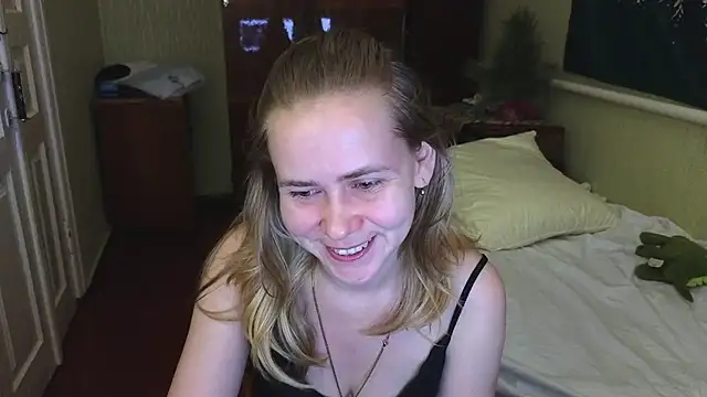 Snapshot of Riley_Roo chatting on 2, 1, 2025 Riley Roo online show from 2, 1, 2025