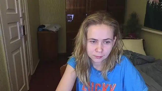 Snapshot of Riley_Roo chatting on 5, 1, 2025 Riley Roo online show from 5, 1, 2025