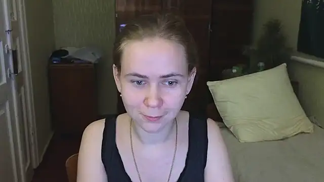 Snapshot of Riley_Roo chatting on 6, 1, 2025 Riley Roo online show from 6, 1, 2025