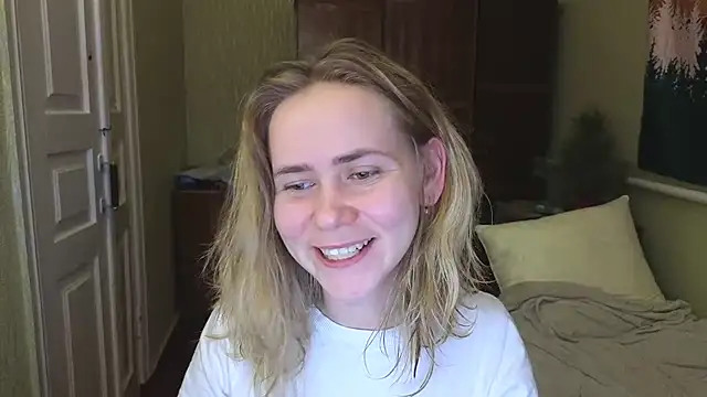 Snapshot of Riley_Roo chatting on 10, 1, 2025 Riley Roo online show from 10, 1, 2025