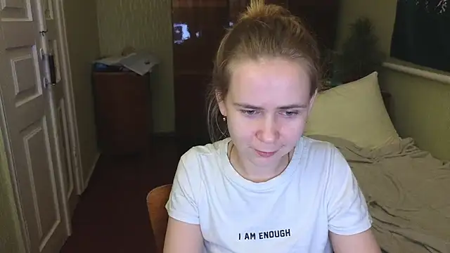 Snapshot of Riley_Roo chatting on 10, 1, 2025 Riley Roo online show from 10, 1, 2025