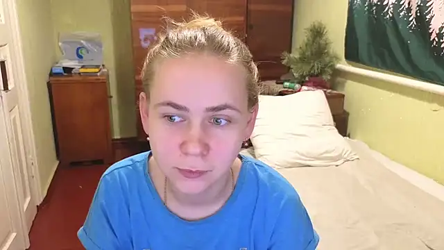 Snapshot of Riley_Roo chatting on 11, 1, 2025 Riley Roo online show from 11, 1, 2025