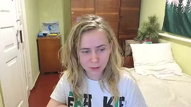 Snapshot of Riley_Roo chatting on 14, 1, 2025 Riley Roo online show from 14, 1, 2025