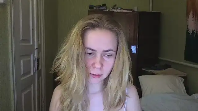 Snapshot of Riley_Roo chatting on 8, 2, 2025 Riley Roo online show from 8, 2, 2025