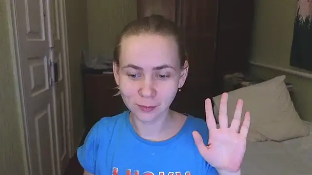 Snapshot of Riley_Roo chatting on 27, 2, 2025 Riley Roo online show from 27, 2, 2025