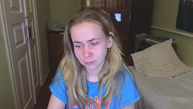 Snapshot of Riley_Roo chatting on 28, 2, 2025 Riley Roo online show from 28, 2, 2025