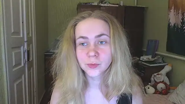 Snapshot of Riley_Roo chatting on 9, 3, 2025 Riley Roo online show from 9, 3, 2025