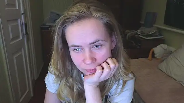 Snapshot of Riley_Roo chatting on 10, 3, 2025 Riley Roo online show from 10, 3, 2025