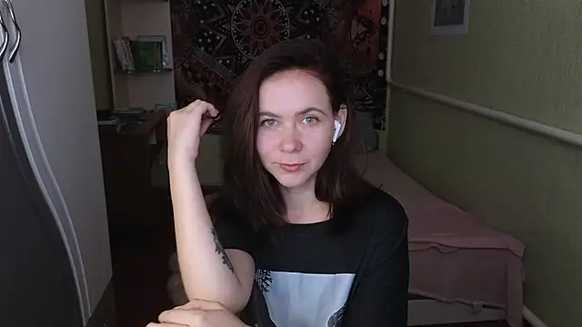 Snapshot of Riley_Roo chatting on 17, 9, 2025 Riley Roo online show from 17, 9, 2025