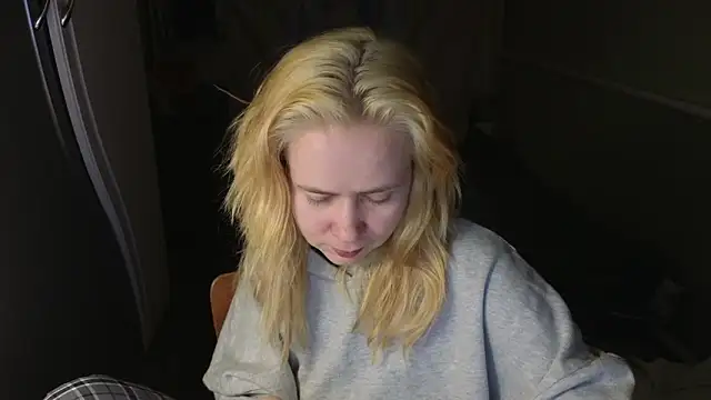 Snapshot of Riley_Roo chatting on 6, 1, 2026 Riley Roo online show from 6, 1, 2026