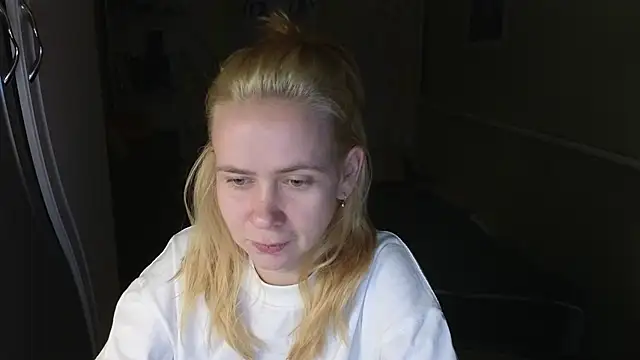 Snapshot of Riley_Roo chatting on 7, 1, 2026 Riley Roo online show from 7, 1, 2026