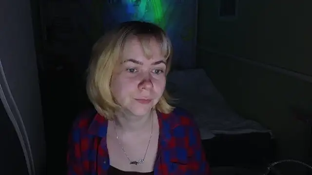 Snapshot of Riley_Roo chatting on 12, 4, 2026 Riley Roo online show from 12, 4, 2026