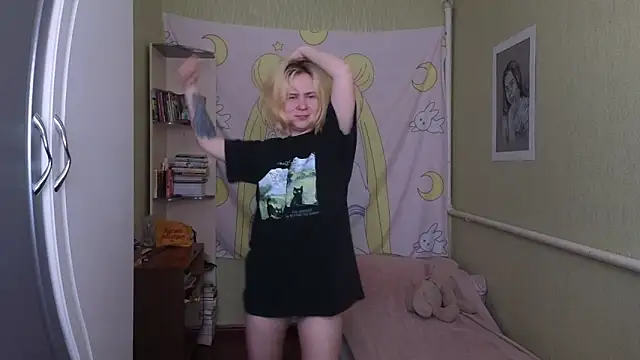 Snapshot of Riley_Roo chatting on 21, 4, 2026 Riley Roo online show from 21, 4, 2026