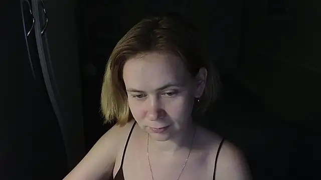 Snapshot of Riley_Roo chatting on 17, 5, 2026 Riley Roo online show from 17, 5, 2026