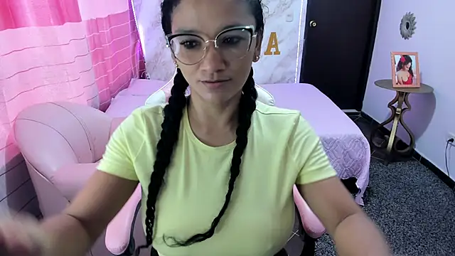 Snapshot of rayza_mature_154 chatting on 3, 1, 2025 rayza mature 154 online show from 3, 1, 2025