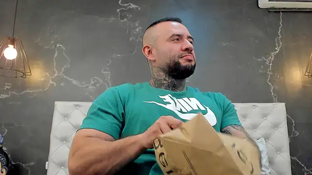 Snapshot of BruceDallas chatting on 14, 12, 2024 BruceDallas online show from 14, 12, 2024