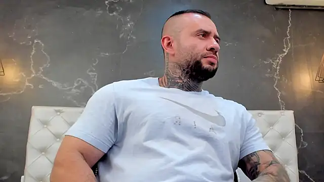 Snapshot of BruceDallas chatting on 15, 12, 2024 BruceDallas online show from 15, 12, 2024