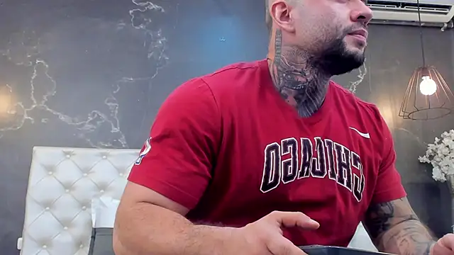 Snapshot of BruceDallas chatting on 25, 12, 2024 BruceDallas online show from 25, 12, 2024