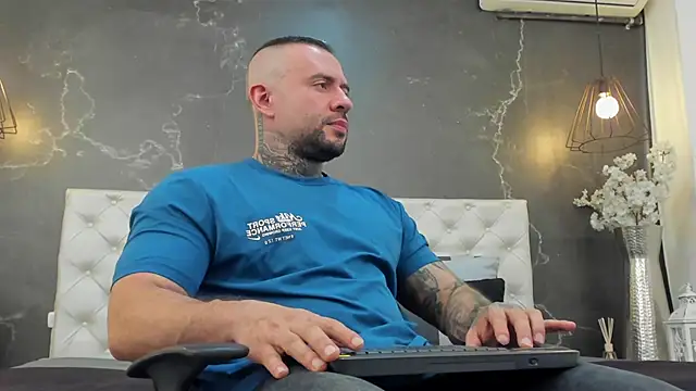 Snapshot of BruceDallas chatting on 21, 1, 2025 BruceDallas online show from 21, 1, 2025