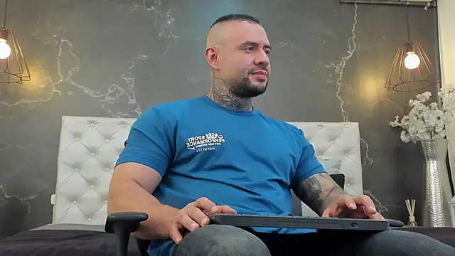 Snapshot of BruceDallas chatting on 22, 1, 2025 BruceDallas online show from 22, 1, 2025