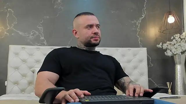 Snapshot of BruceDallas chatting on 30, 1, 2025 BruceDallas online show from 30, 1, 2025