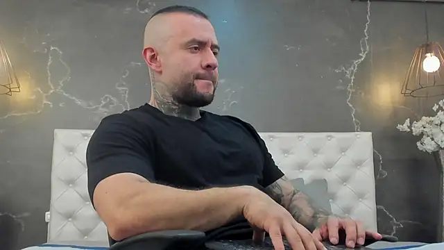 Snapshot of BruceDallas chatting on 13, 2, 2025 BruceDallas online show from 13, 2, 2025