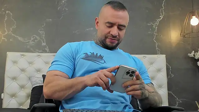 Snapshot of BruceDallas chatting on 8, 3, 2025 BruceDallas online show from 8, 3, 2025