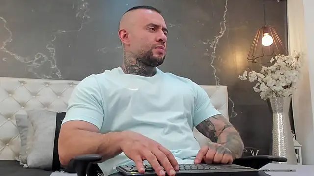 Snapshot of BruceDallas chatting on 11, 3, 2025 BruceDallas online show from 11, 3, 2025