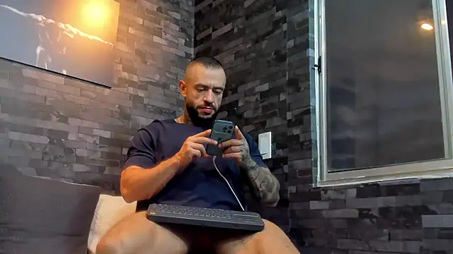 Snapshot of BruceDallas chatting on 19, 9, 2025 BruceDallas online show from 19, 9, 2025