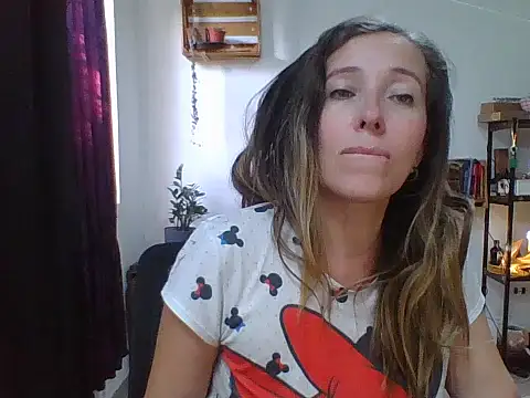 Snapshot of charlott_ponce chatting on 5, 1, 2026 charlott ponce online show from 5, 1, 2026