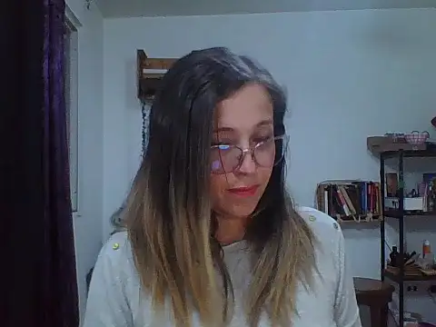 Snapshot of charlott_ponce chatting on 4, 2, 2026 charlott ponce online show from 4, 2, 2026